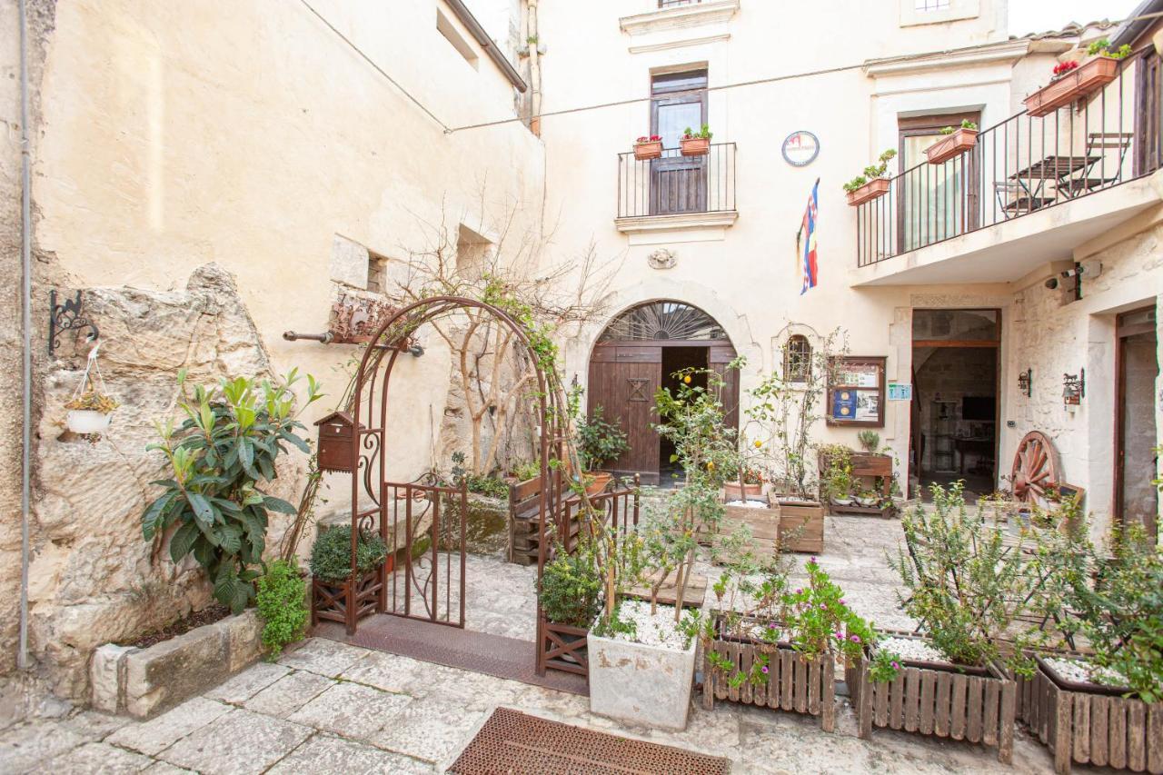 Case-Grotte Degli Avi, Esperienza Abitativa In Grotta Módica Exterior foto